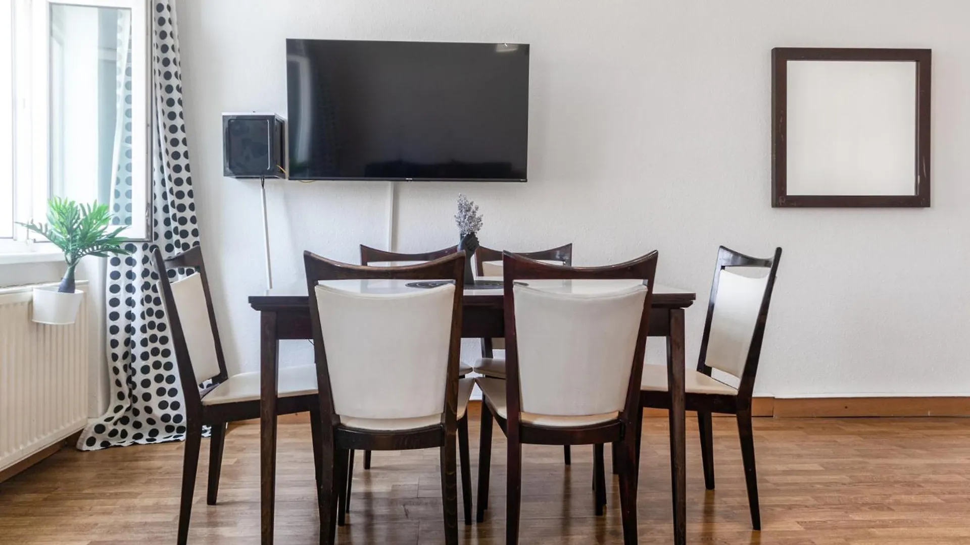 וינה Sweet 2 Bedroom Apt For 5P, Ideal For Long-Term Stays דירה