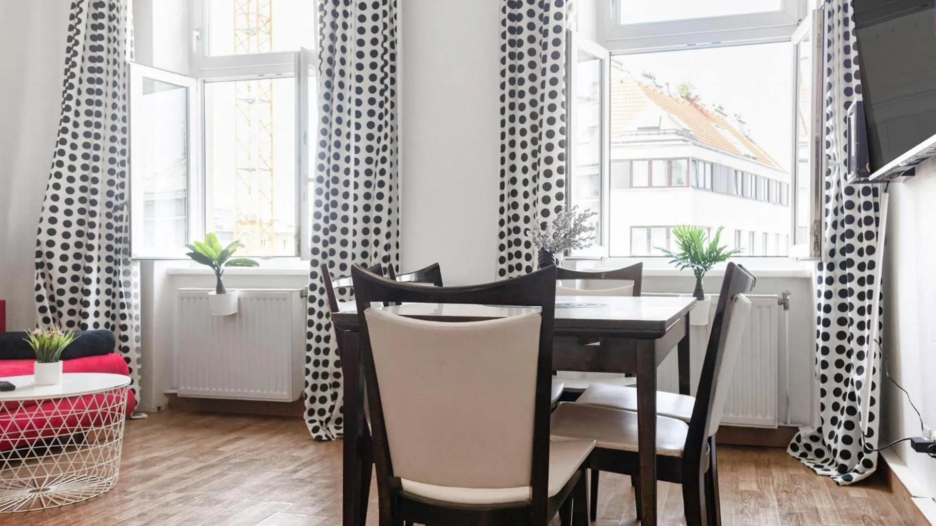 Sweet 2 Bedroom Apt For 5P, Ideal For Long-Term Stays Vienna